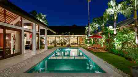 3 Bedroom Luxurious Villa in Central Seminyak