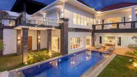 5 Bedroom Villa with View of the GWK Statue